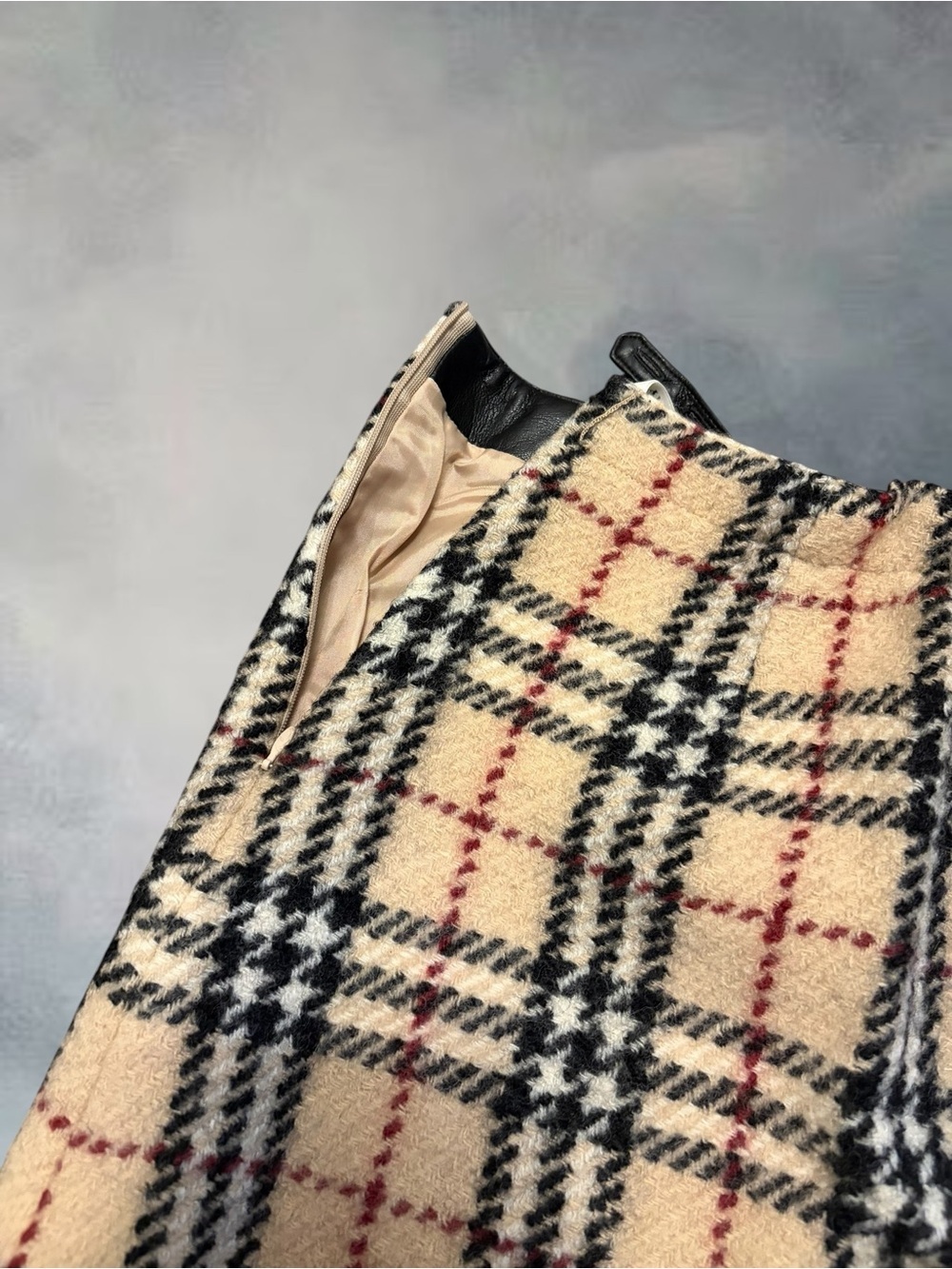 Burberry woolClassic Plaid A-Line Skirt in Cream and Black image 3